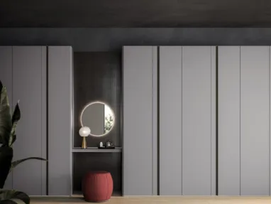 Swing door wardrobe with Aries door. Interior in Cotton, doors in matt lacquered Basalt. 300x260.