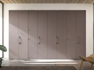 Swing door wardrobe, central doors with fold-out opening. Interior in cotton, doors and handles in clay.