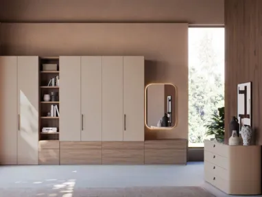 Hinged wardrobe with smooth door, interior in cotton, drawers and open element in walnut finish.