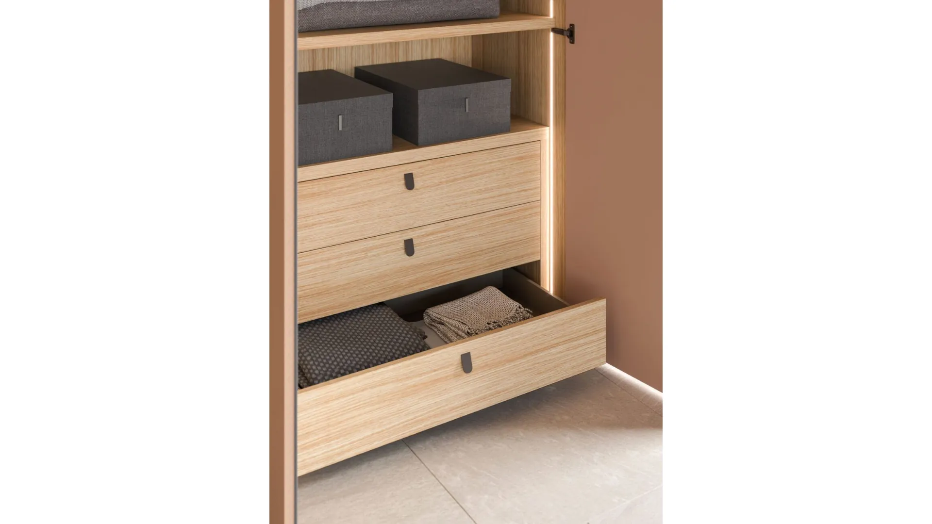 Hinged wardrobe with smooth door, interior in Oak, doors in matte lacquered Copper.