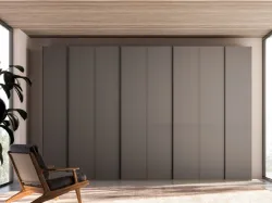 Wardrobe with swinging door in Oak inside, doors in matte Anthracite lacquered with metal lacquered profile.