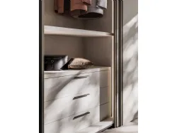 Sliding wardrobe with Gola door. Interior in cotton, doors and Gola handles in matte lacquered Titanium.