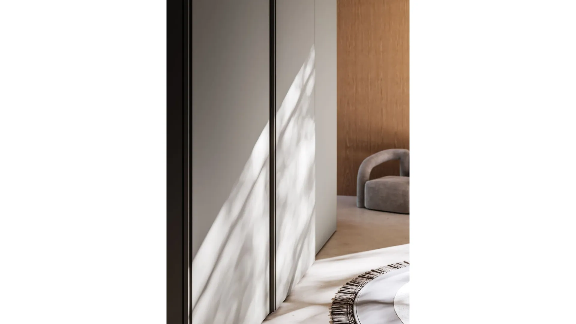 Sliding wardrobe with handleless door. Interior in cotton, doors and handles in matt lacquered titanium.