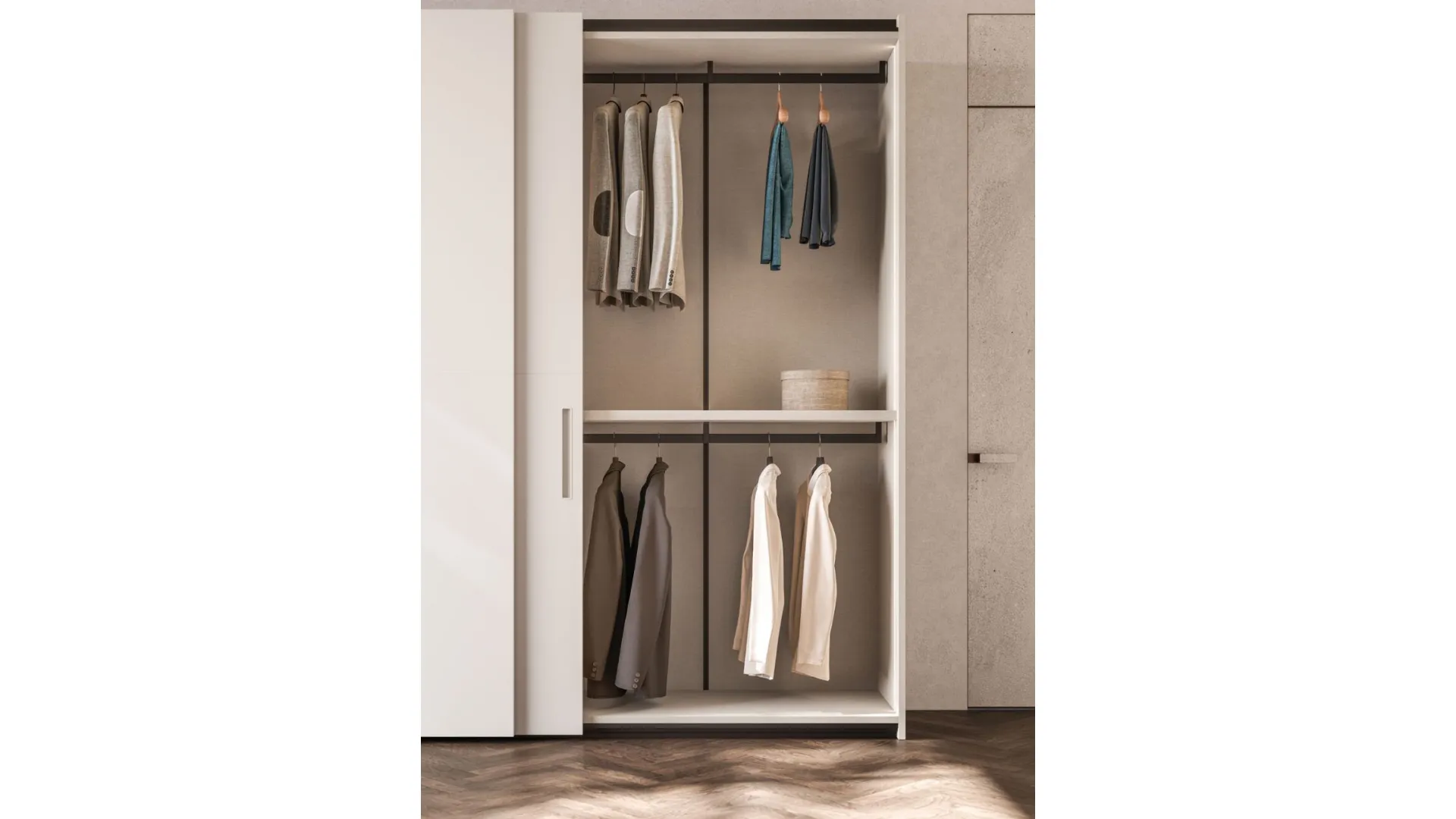 Sliding wardrobe with Split door. Interior in cotton, doors and handles in matte lacquered Pearl.