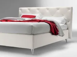 Double bed upholstered in the Guru model.