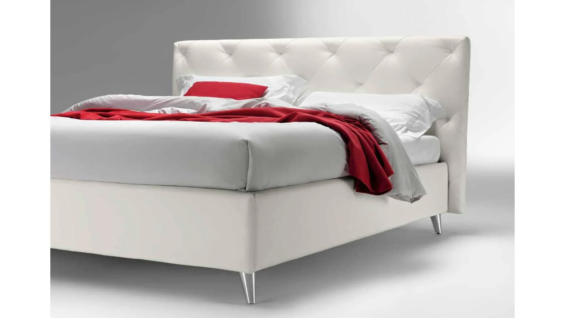 Double bed upholstered in the Guru model.