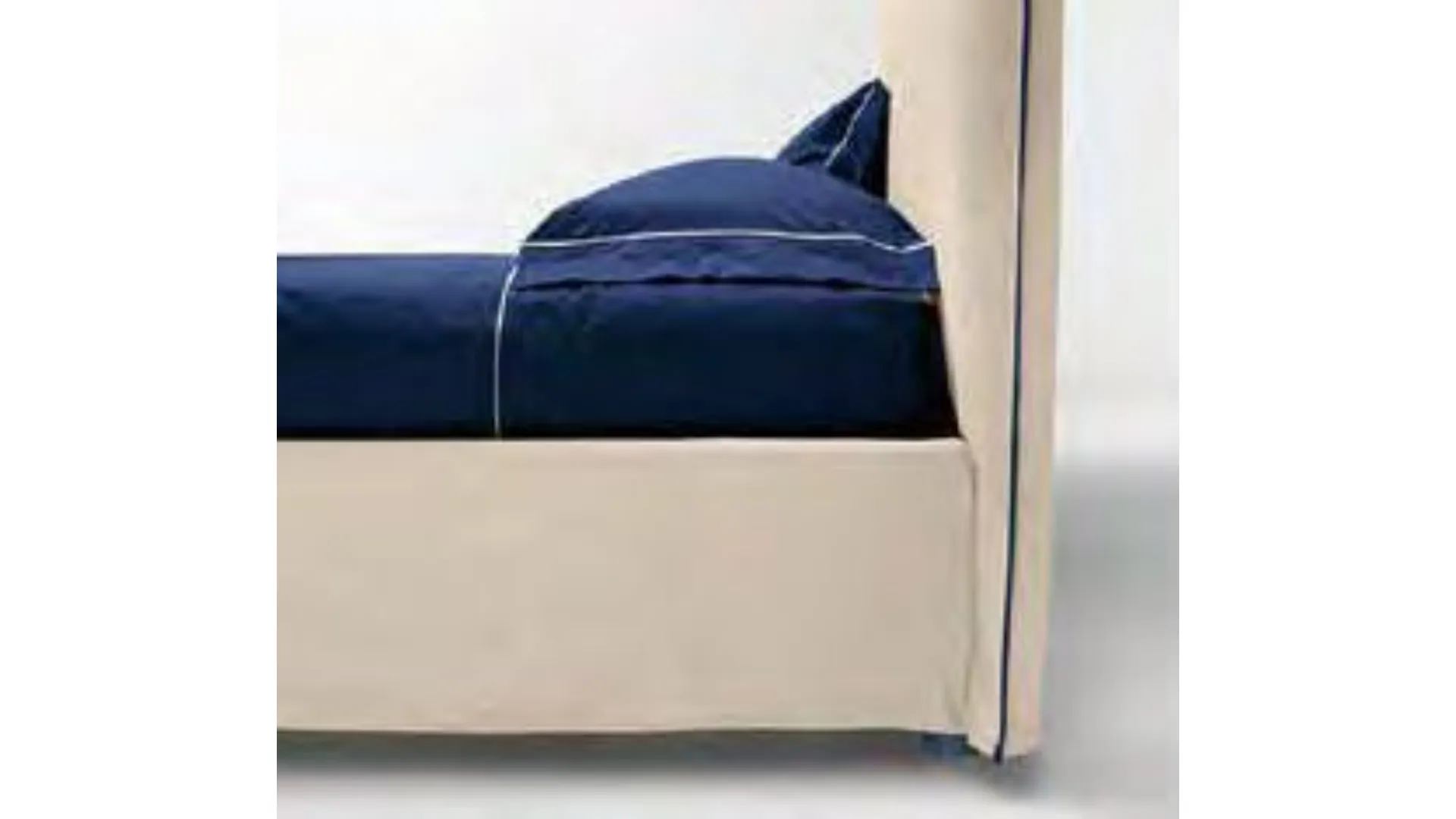 Double bed model Me with slatted bed base included.