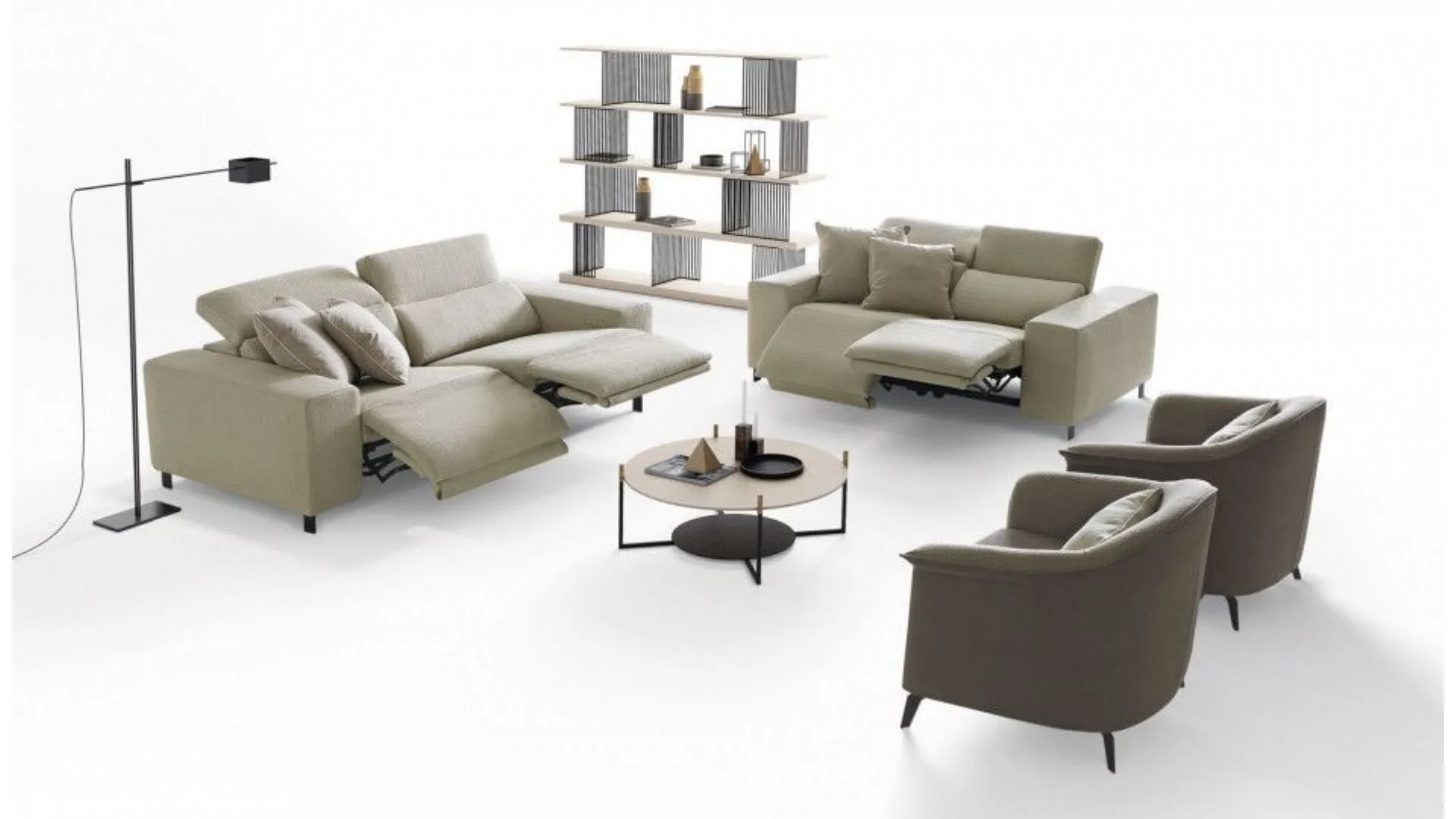 Three-seater Sebastian sofa with motorized relaxation movement.