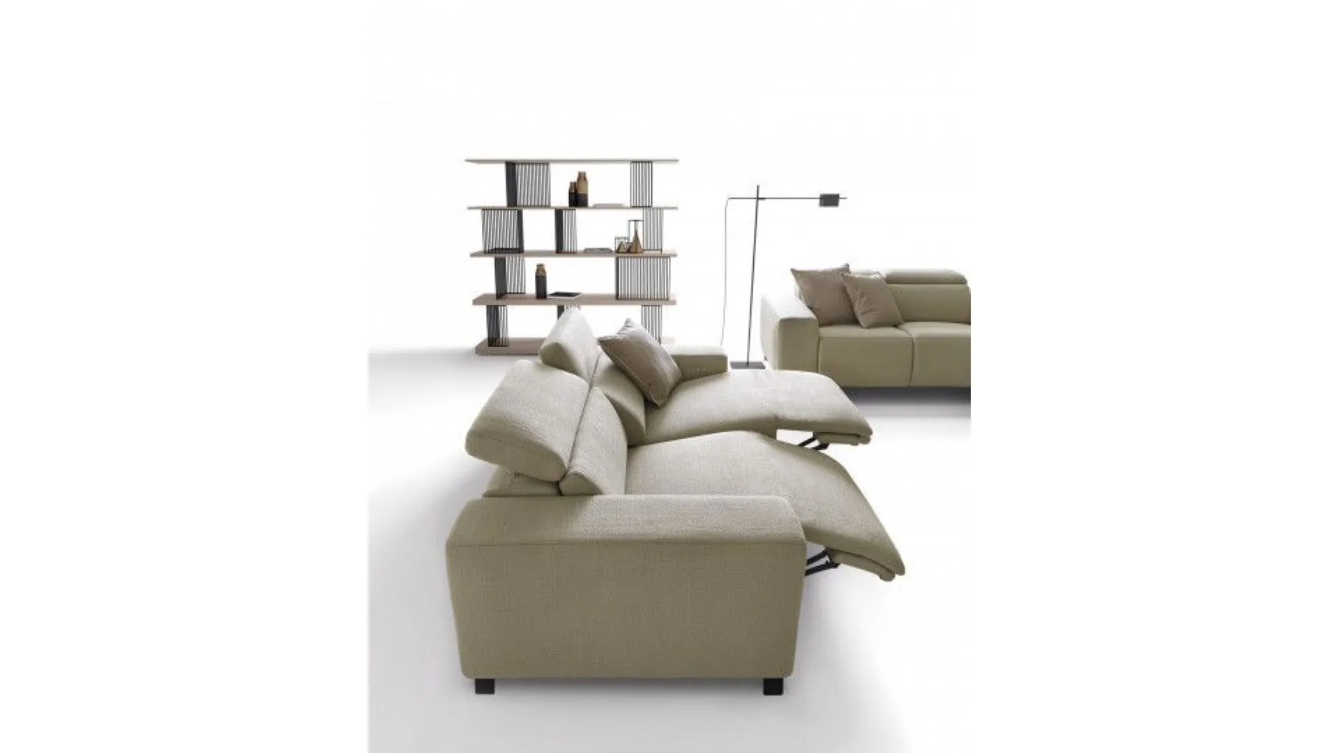 Three-seater Sebastian sofa with motorized relaxation movement.